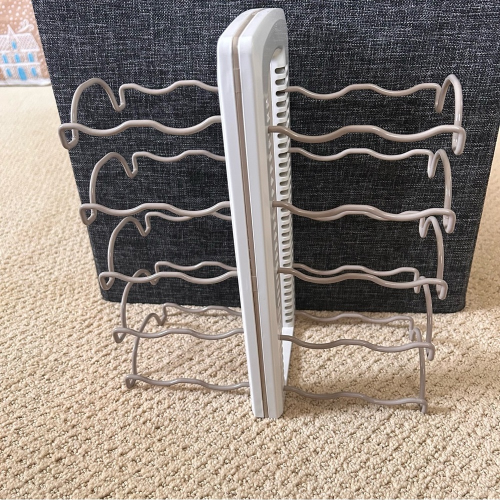 Adjustable Vinyl Roll Storage Holds 20 Rolls